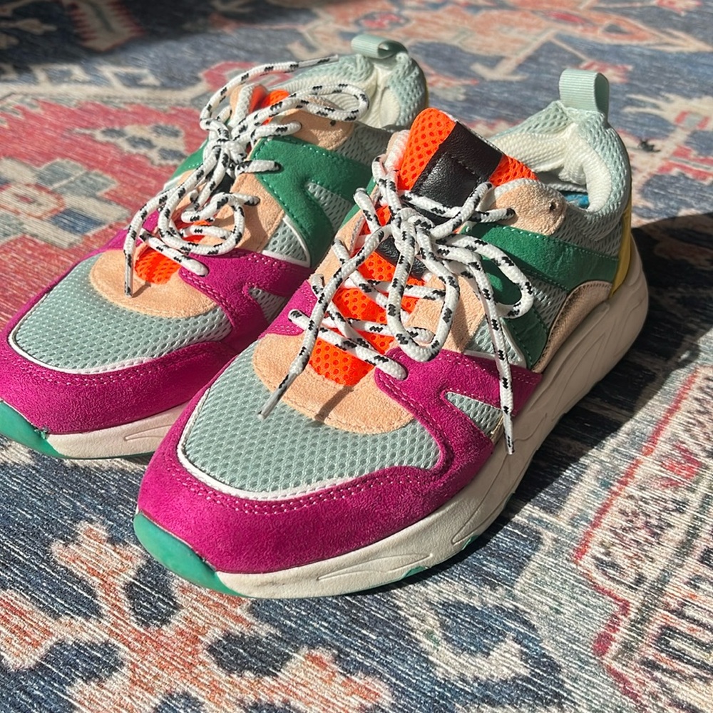 Sneakers